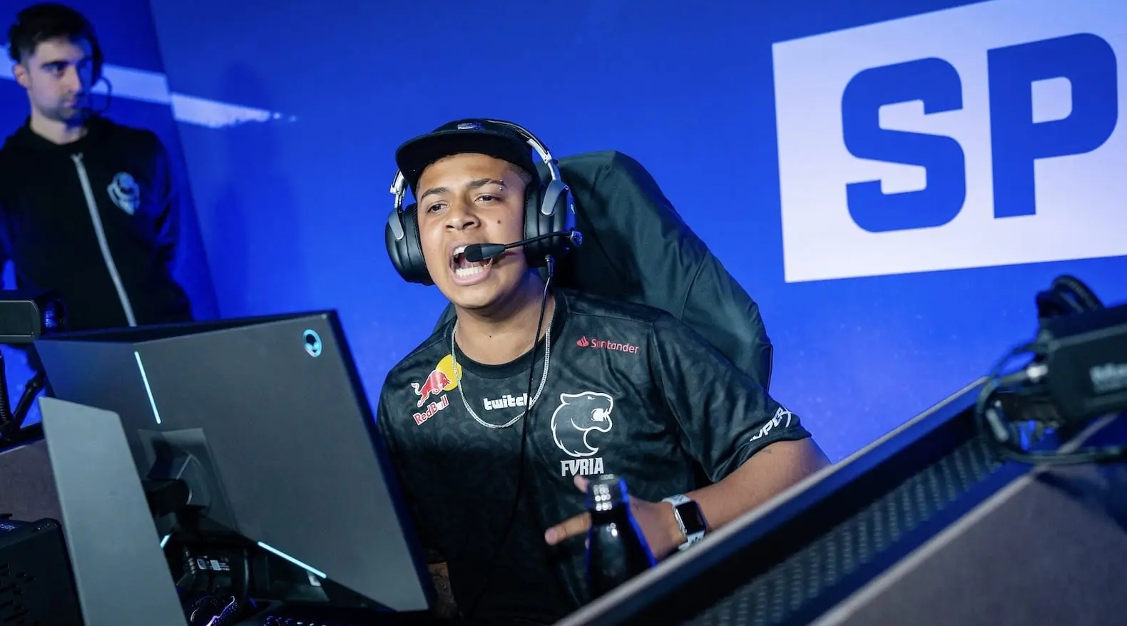 照耀着赛场 照耀着赛场